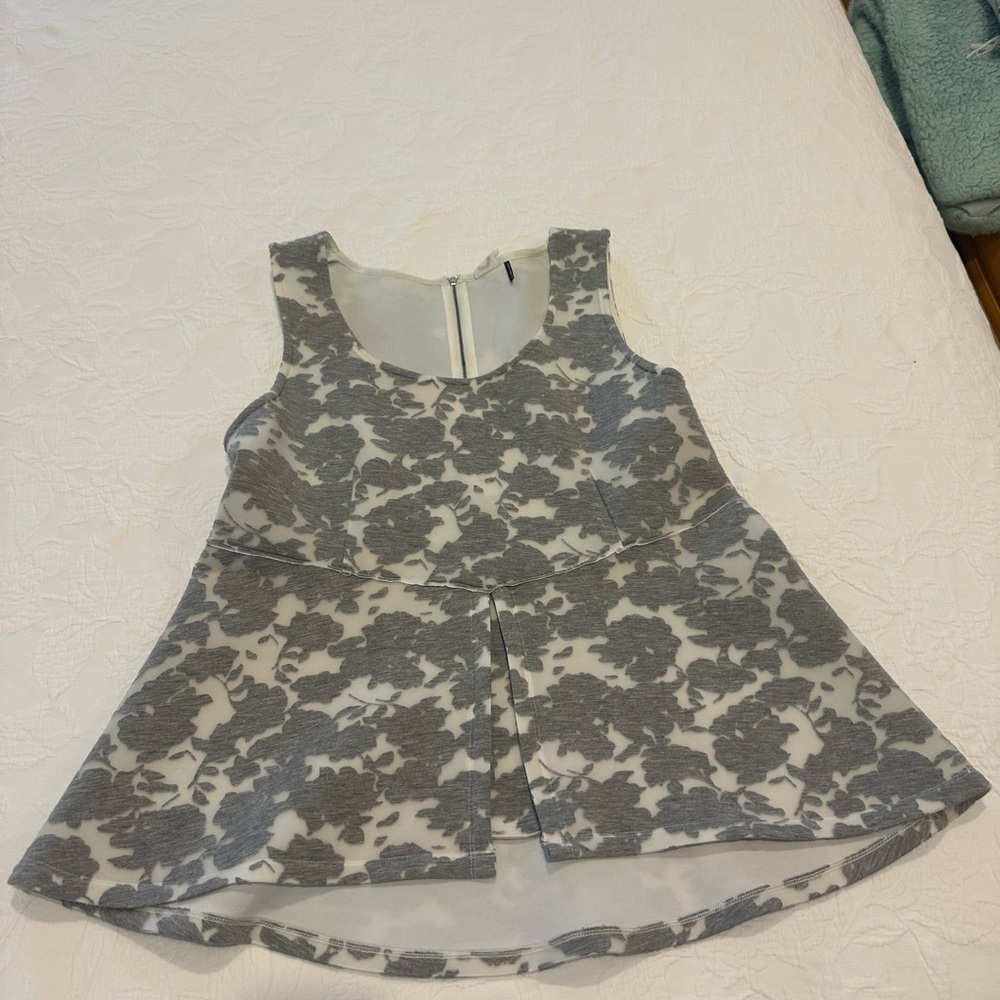 Anthropologie Gray and White Sleeveless Peplum Top